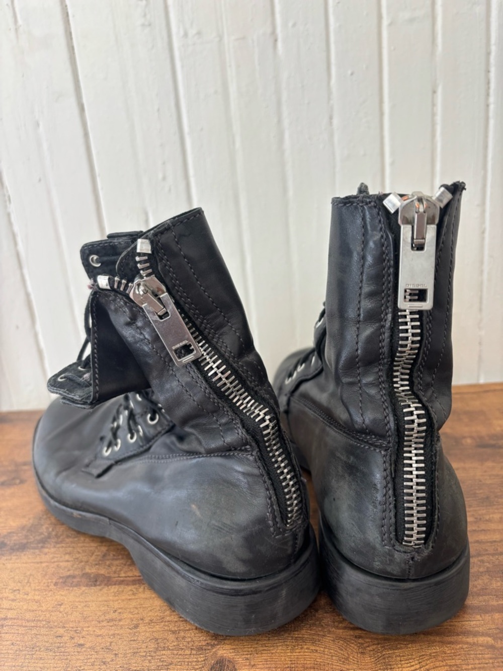 Diesel Black Leather Lace-Up Boots with Rear Silver Zippers 40.